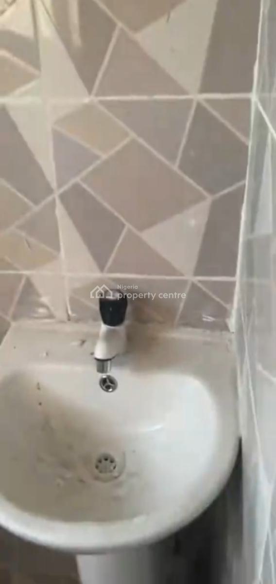 Newly Built Selfcon, Piwoyi Behind Shoprite, Airport Road, Lugbe District, Abuja, Flat / Apartment for Rent