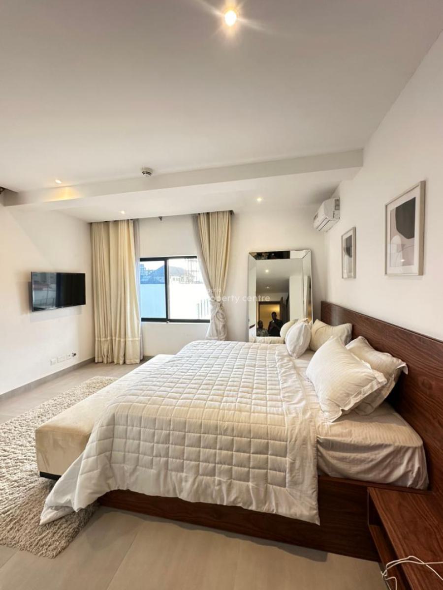 Spacious 2 Bedroom Apartment with Swimming Pool, Gym , Elevator, Lekki Phase 1, Lekki, Lagos, Block of Flats for Sale