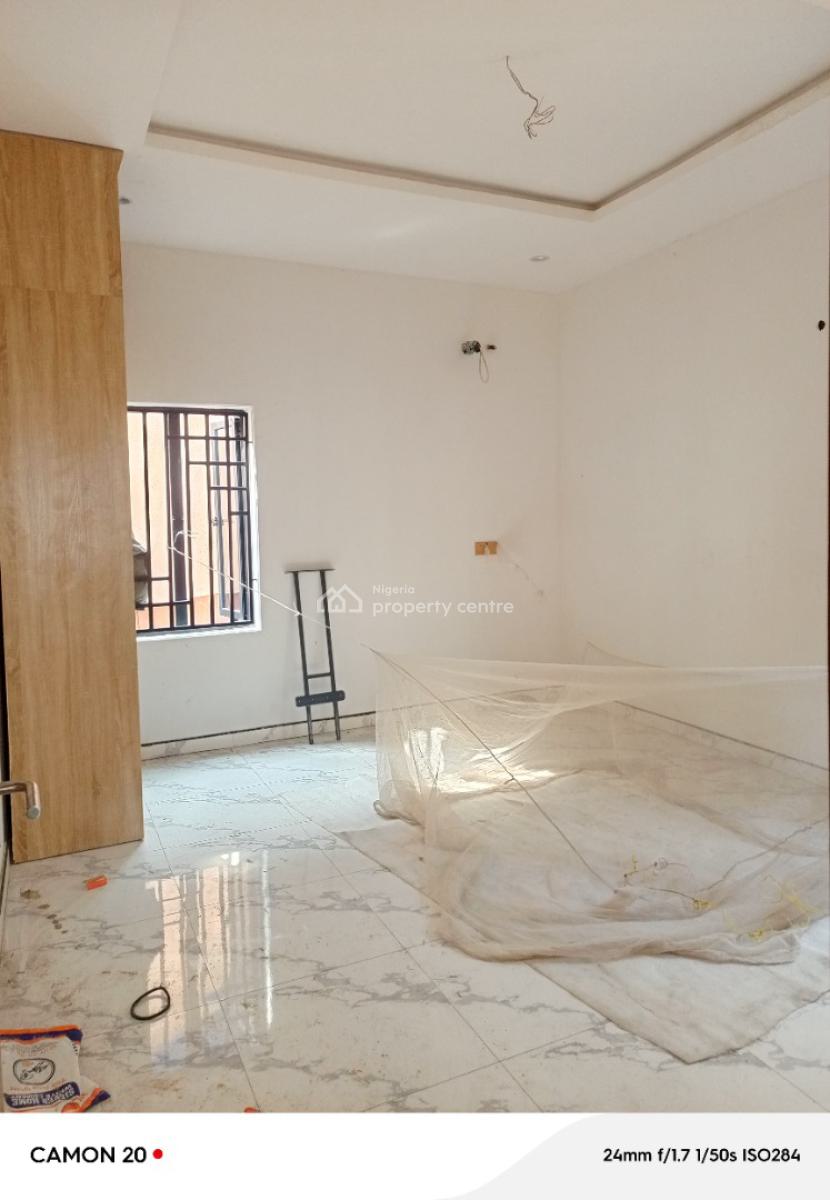 Super Luxurious 2bedrooms   Location: Surulere, Lagos Prices : 2, Secured Estate, Surulere, Lagos, Flat / Apartment for Sale