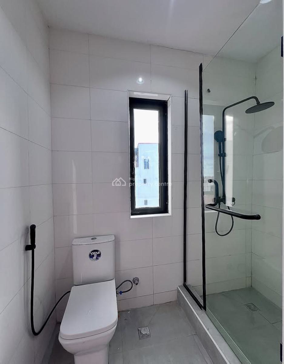 Fully Serviced 2 Bedroom Apartment with Bq, Lekki Phase 1, Lekki, Lagos, Block of Flats for Sale