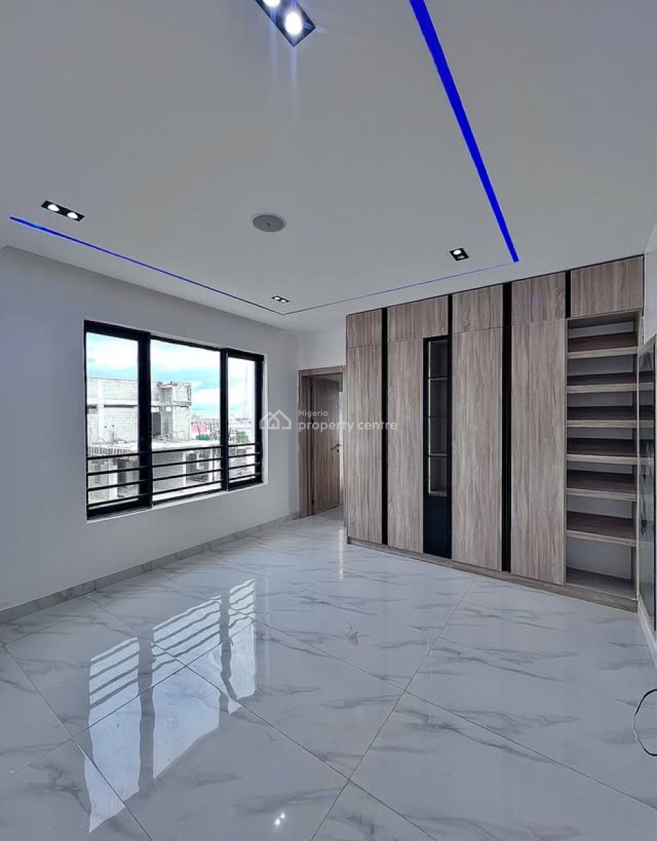 Fully Serviced 2 Bedroom Apartment with Bq, Lekki Phase 1, Lekki, Lagos, Block of Flats for Sale