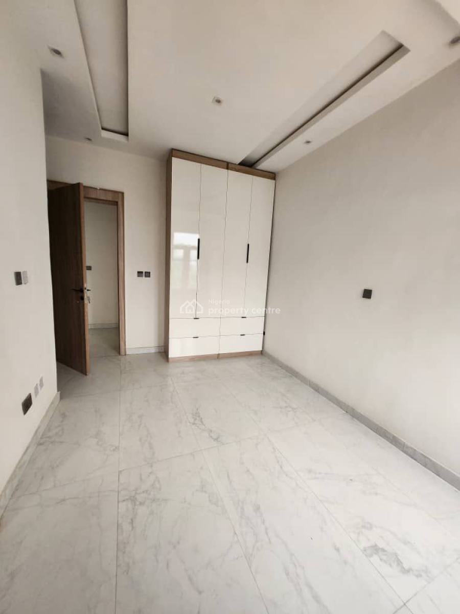 Well Built 3 Bedroom Apartment with an Elevator, Victoria Island (vi), Lagos, Flat / Apartment for Sale