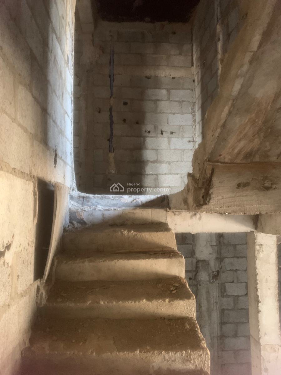 Distress of 4 Bedroom Terrace Duplexes, Street Behind Aduvie School, By Tipper Garage, Jahi, Abuja, Terraced Duplex for Sale