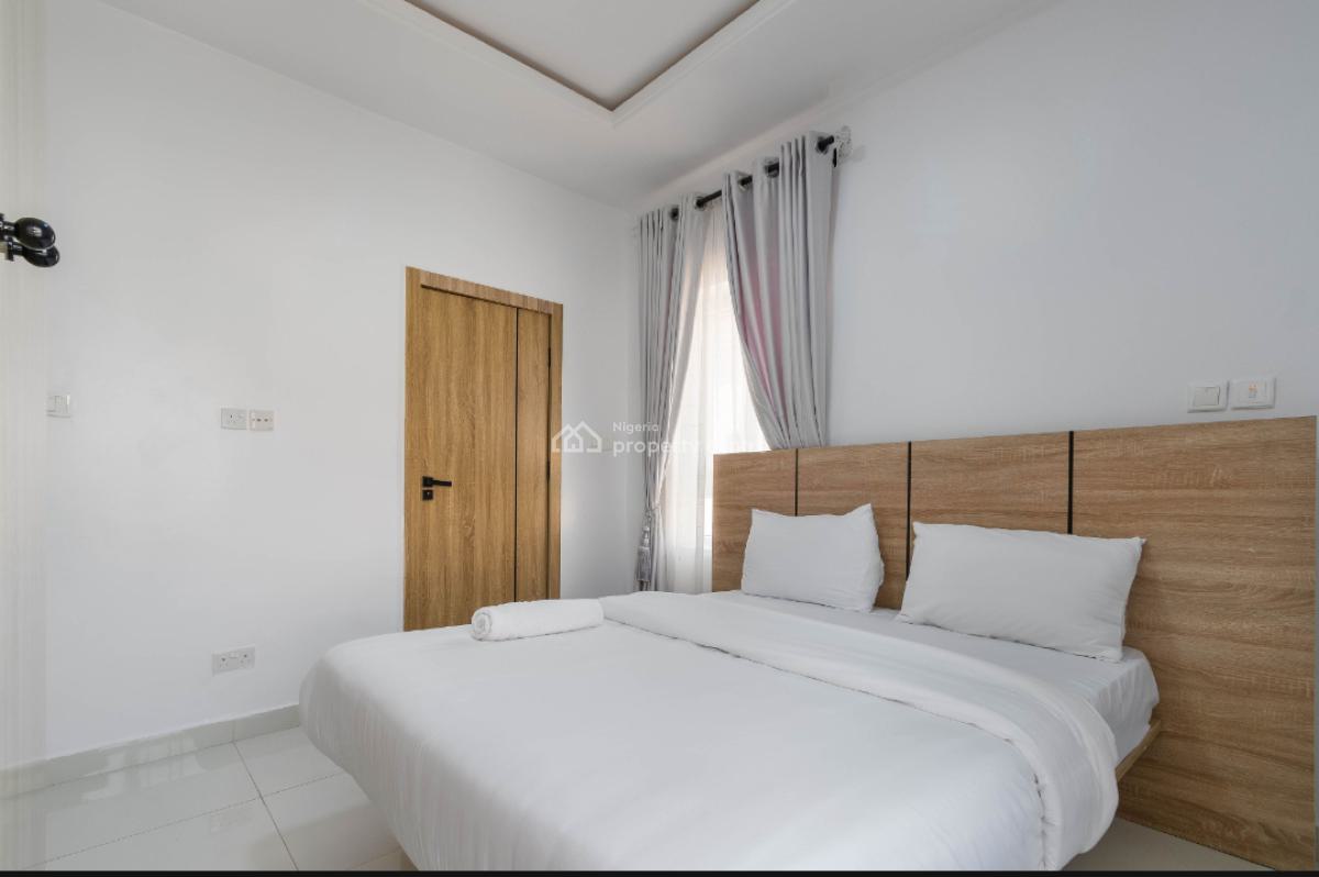 Tastefully Furnished 3 Bedroom Apartment, Off Palm Spring Road, Lekki, Lagos, Flat / Apartment Short Let