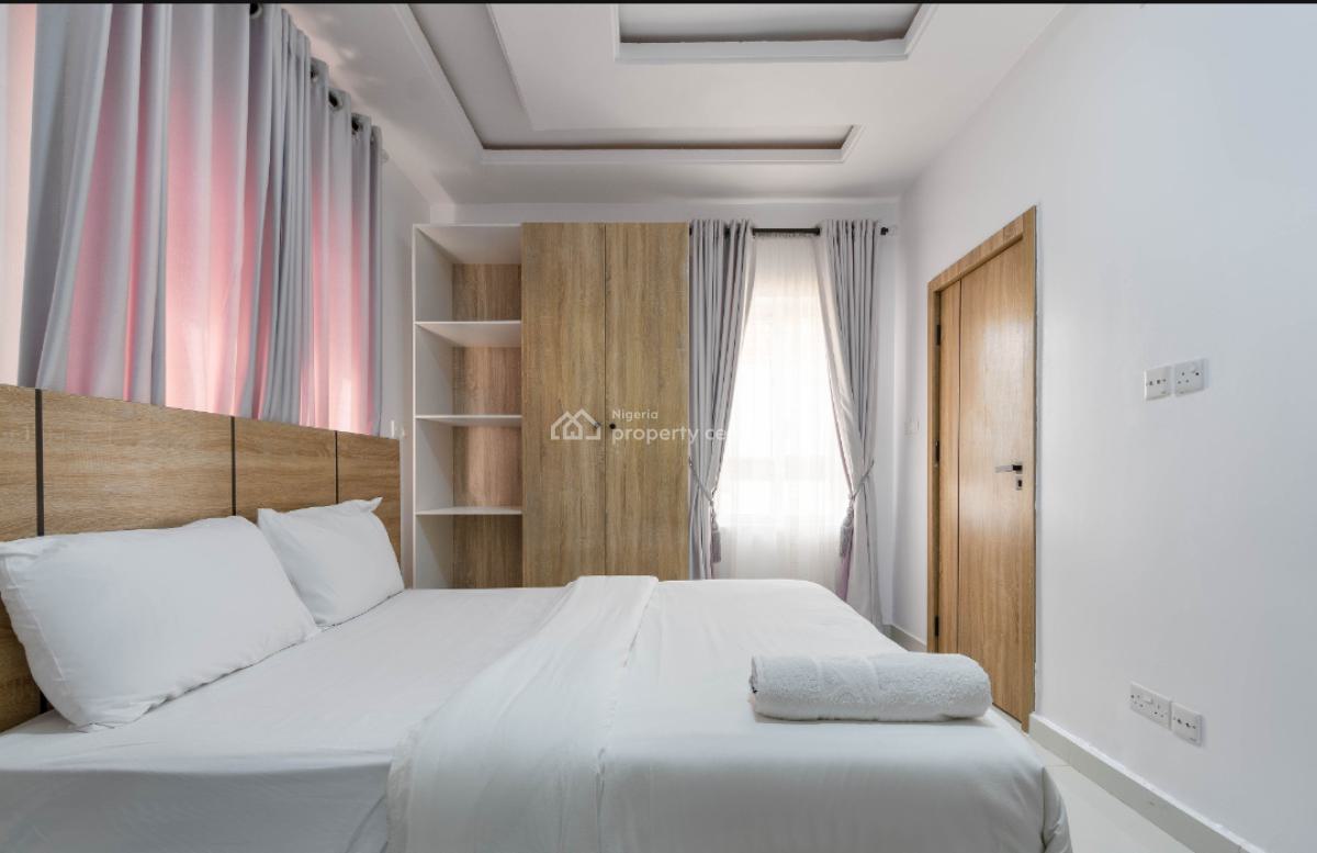 Tastefully Furnished 3 Bedroom Apartment, Off Palm Spring Road, Lekki, Lagos, Flat / Apartment Short Let