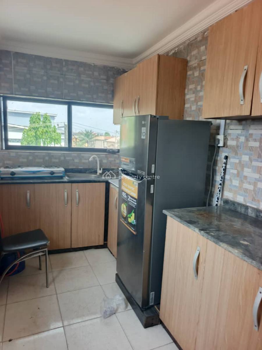 Penthouse Upstairs 2 Bedroom Flat, Omole Phase 1, Ikeja, Lagos, Flat / Apartment for Rent
