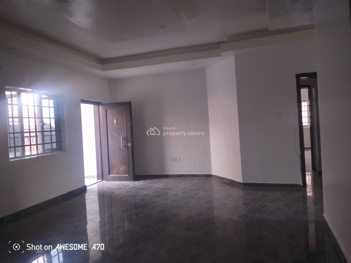 Spacious 3bedroom Flat Upstairs, Cw Estate, Osapa, Lekki, Lagos, Flat / Apartment for Rent