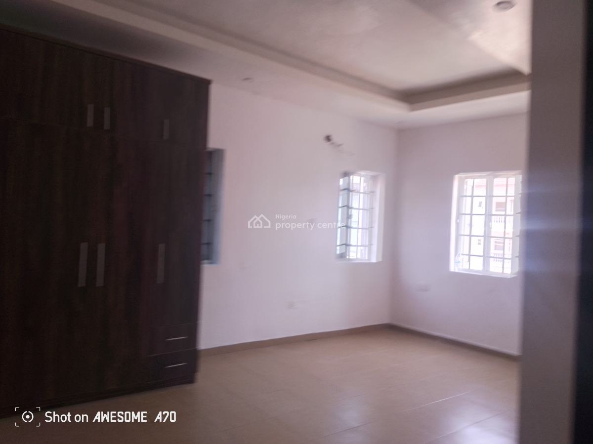 Spacious 3bedroom Flat Upstairs, Cw Estate, Osapa, Lekki, Lagos, Flat / Apartment for Rent
