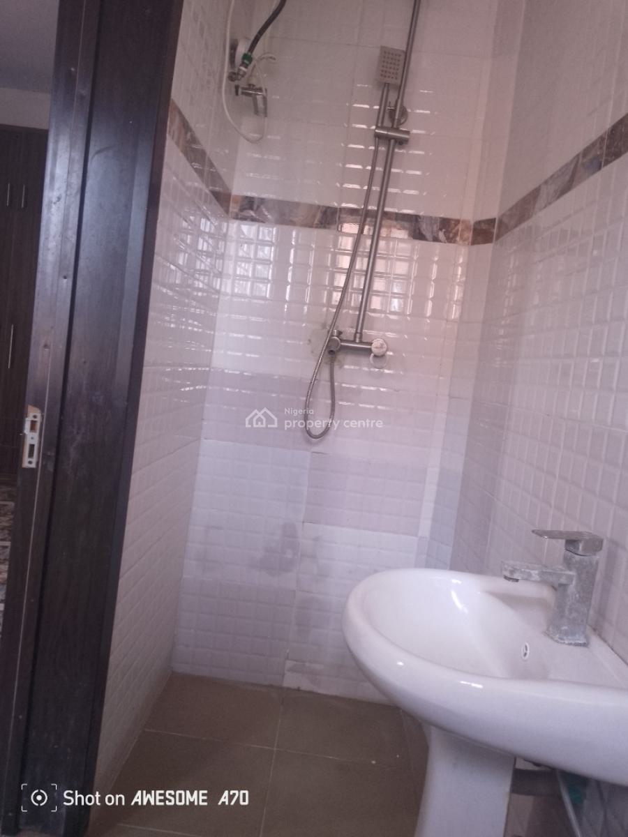Spacious 3bedroom Flat Upstairs, Cw Estate, Osapa, Lekki, Lagos, Flat / Apartment for Rent