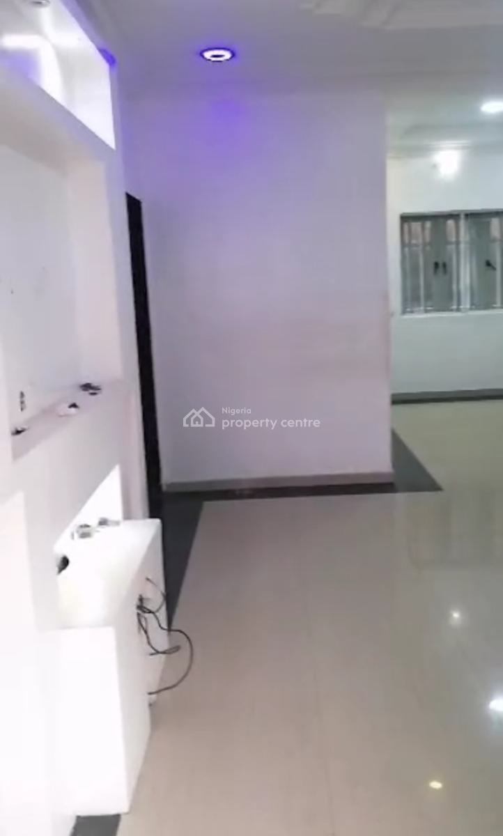 Decent 3 Bedroom Flat Ground Floor, Waterfront Estate, Magodo, Lagos, House for Rent