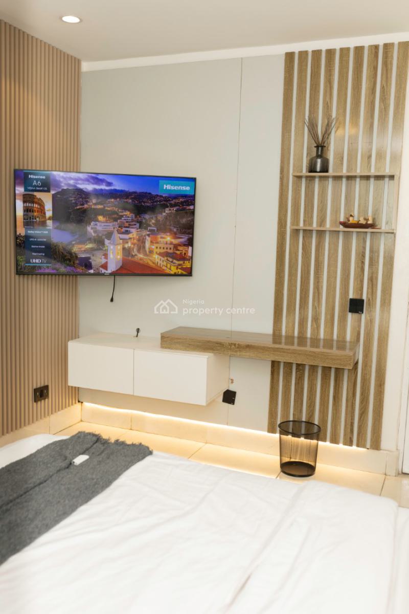 Luxury 2 Bedroom Service Apartment, Westron Close, Lekki Phase 1, Lekki, Lagos, Flat / Apartment Short Let