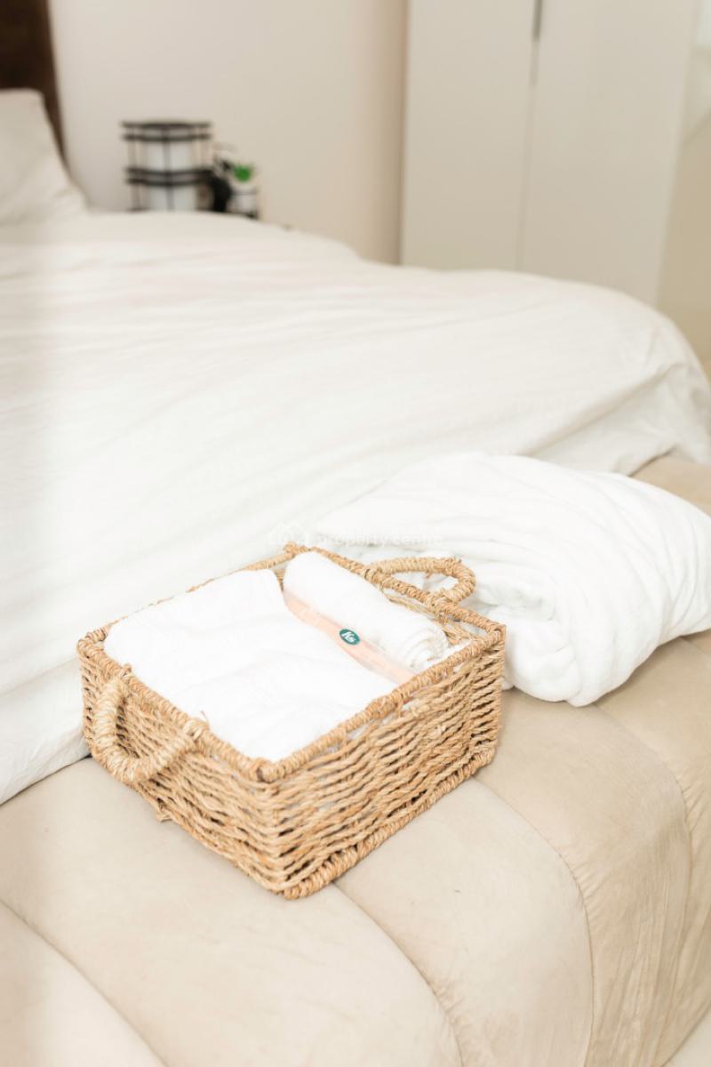 Luxury 2 Bedroom Service Apartment, Westron Close, Lekki Phase 1, Lekki, Lagos, Flat / Apartment Short Let