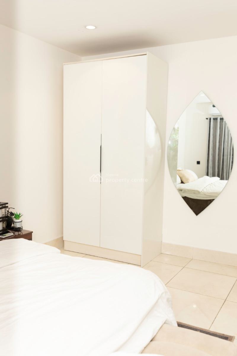 Luxury 2 Bedroom Service Apartment, Westron Close, Lekki Phase 1, Lekki, Lagos, Flat / Apartment Short Let