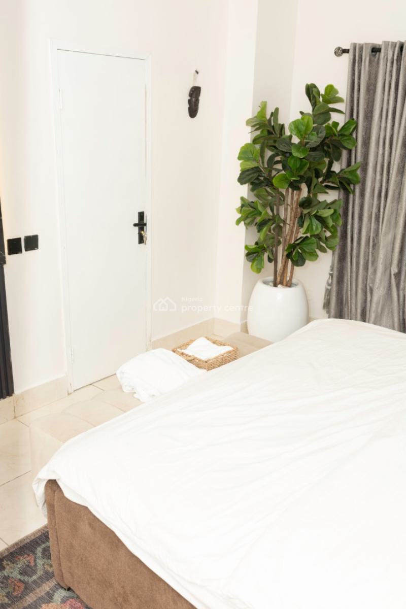Luxury 2 Bedroom Service Apartment, Westron Close, Lekki Phase 1, Lekki, Lagos, Flat / Apartment Short Let