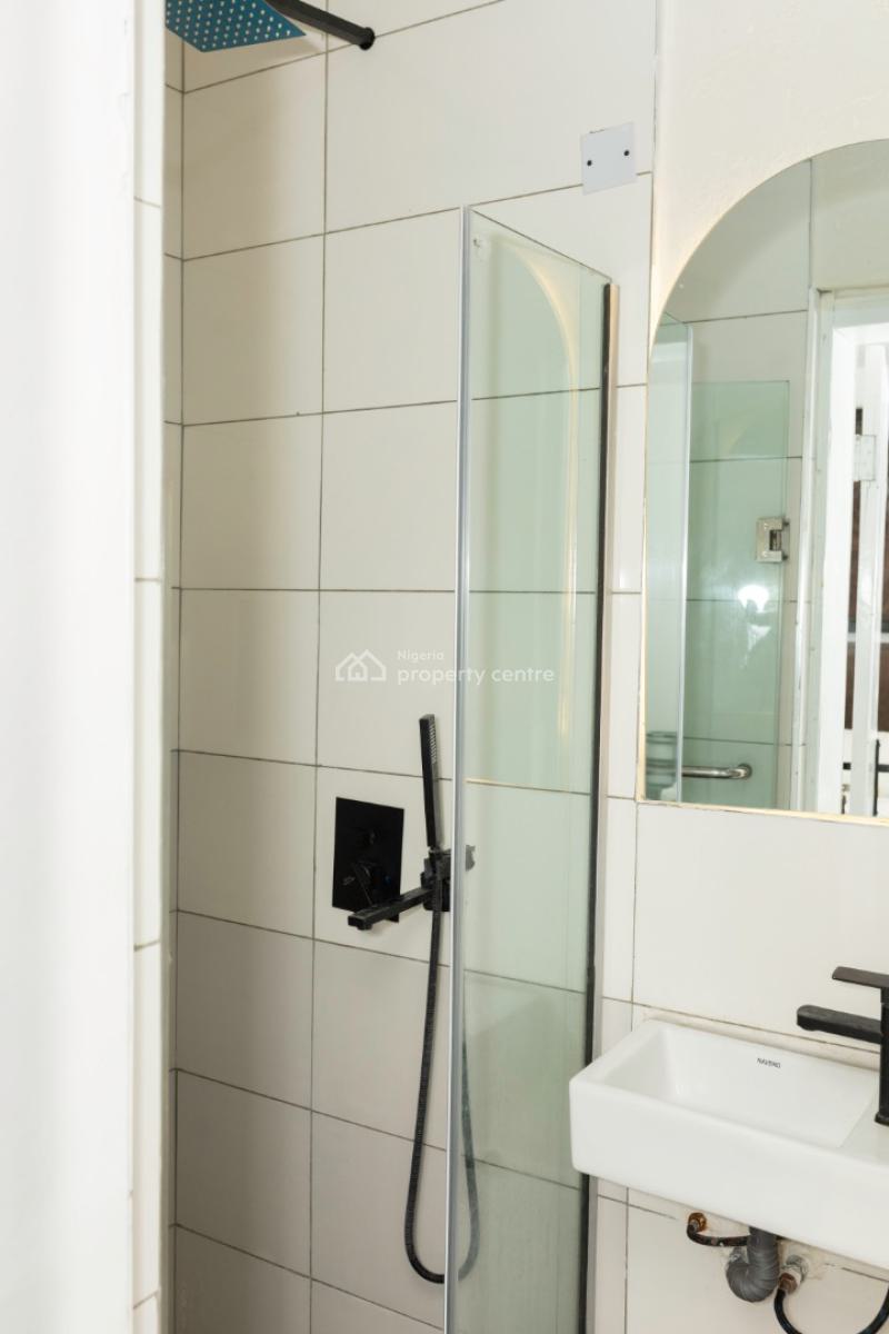 Luxury 2 Bedroom Service Apartment, Westron Close, Lekki Phase 1, Lekki, Lagos, Flat / Apartment Short Let
