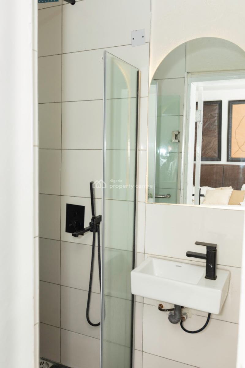 Luxury 2 Bedroom Service Apartment, Westron Close, Lekki Phase 1, Lekki, Lagos, Flat / Apartment Short Let