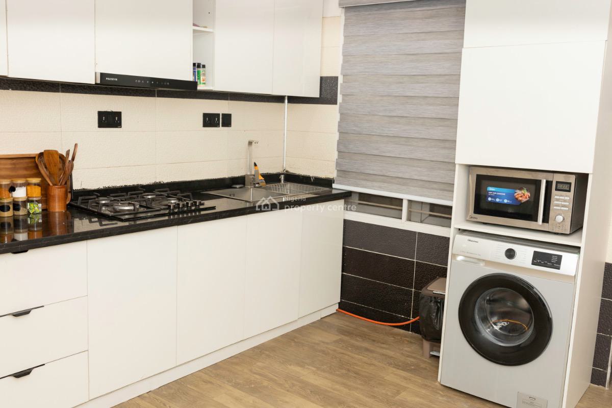 Luxury 2 Bedroom Service Apartment, Westron Close, Lekki Phase 1, Lekki, Lagos, Flat / Apartment Short Let