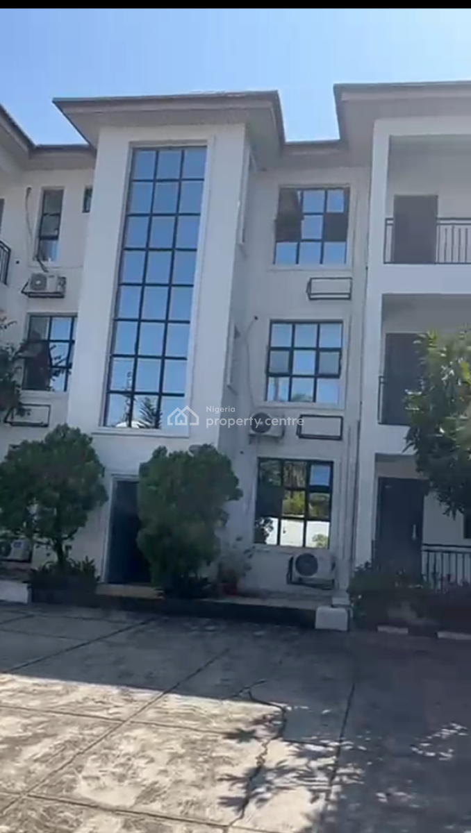 Spacious 3 Bedroom Flat + 1bq, Lekki Phase 1, Lekki, Lagos, Flat / Apartment for Rent