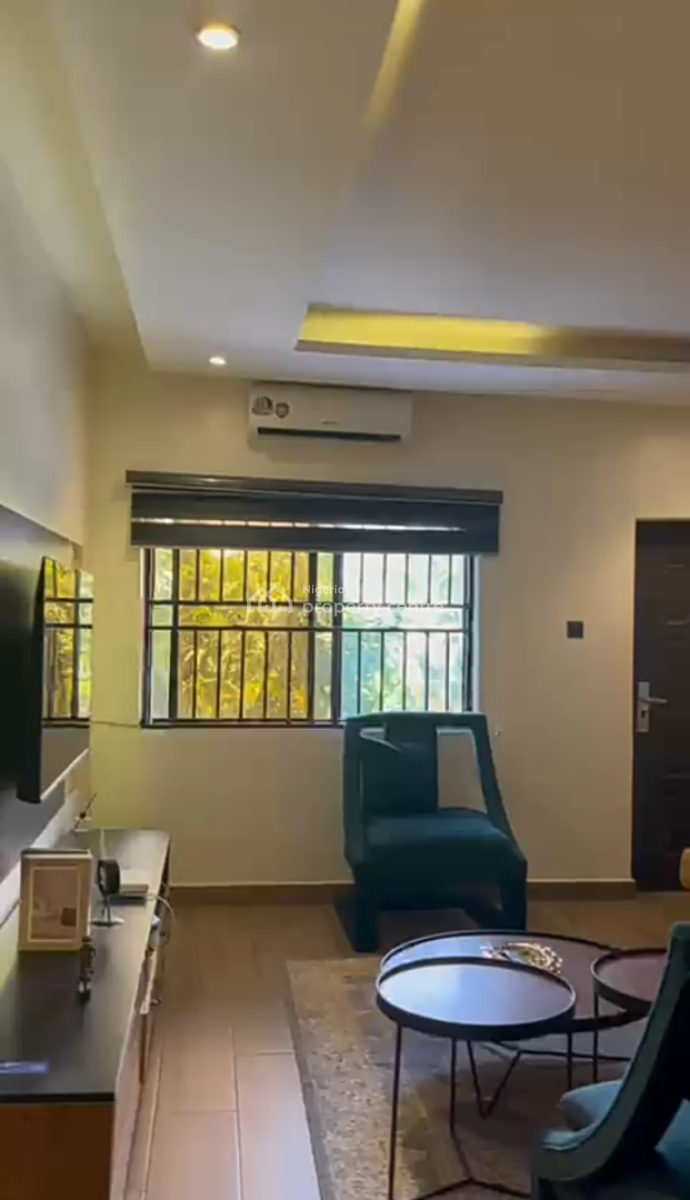 Spacious 3 Bedroom Flat + 1bq, Lekki Phase 1, Lekki, Lagos, Flat / Apartment for Rent