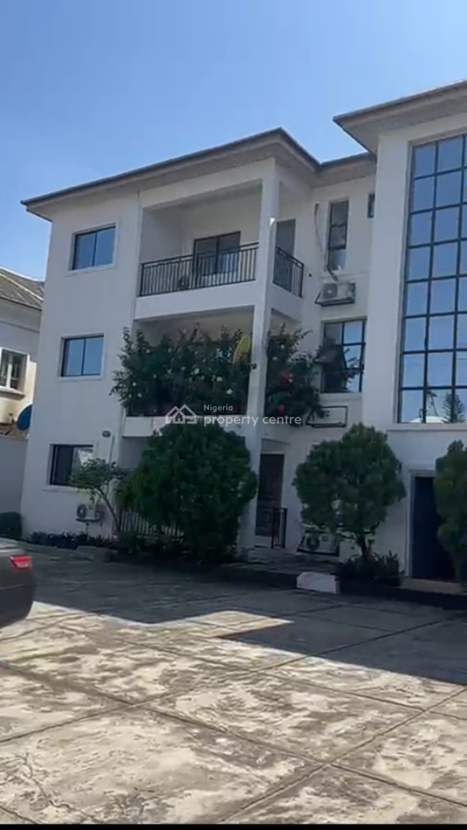 Spacious 3 Bedroom Flat + 1bq, Lekki Phase 1, Lekki, Lagos, Flat / Apartment for Rent