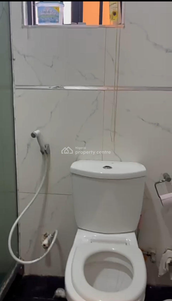 Spacious 3 Bedroom Flat + 1bq, Lekki Phase 1, Lekki, Lagos, Flat / Apartment for Rent