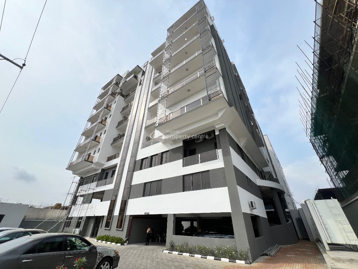 Luxurious Massive 3 Bedroom Apartment with Bq + Spool & Gym, Lekki Phase 1, Lekki, Lagos, Flat / Apartment for Sale