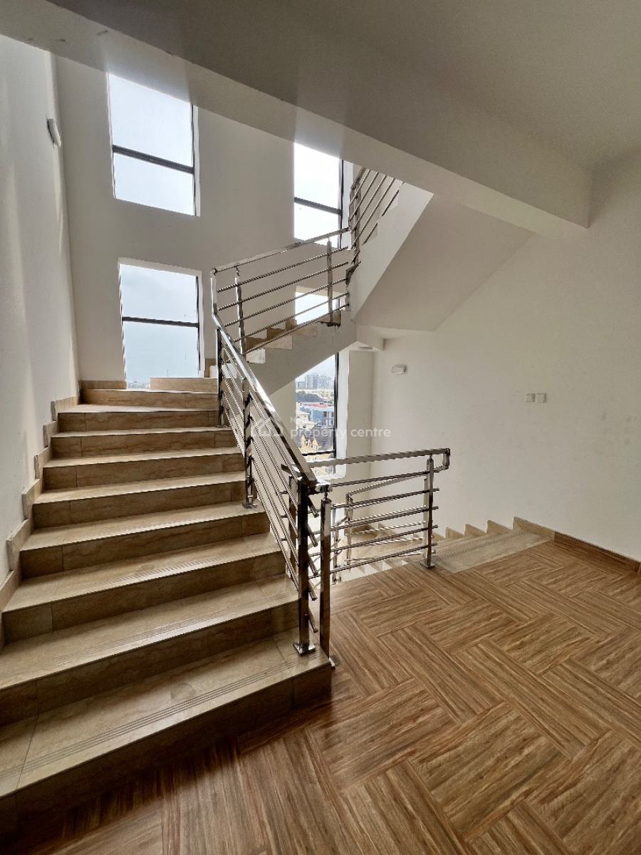 Luxurious Massive 3 Bedroom Apartment with Bq + Spool & Gym, Lekki Phase 1, Lekki, Lagos, Flat / Apartment for Sale