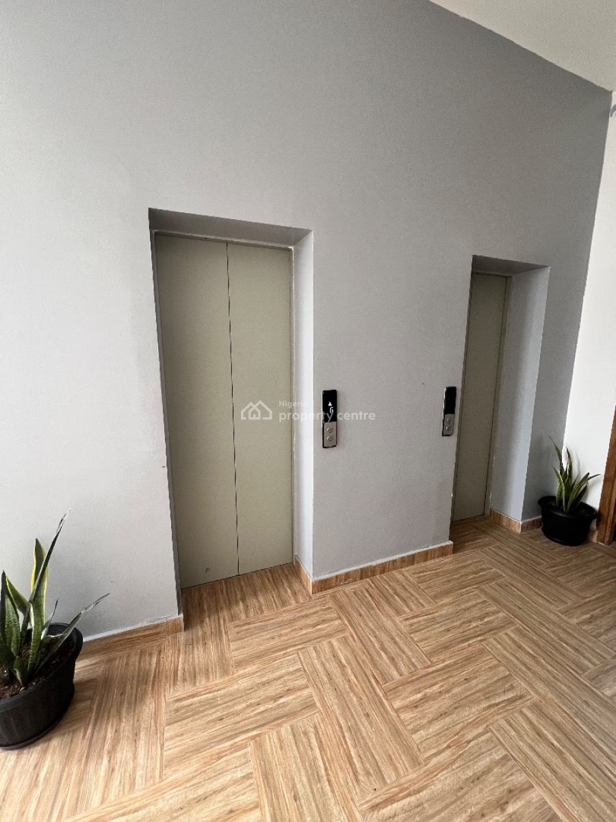 Luxurious Massive 3 Bedroom Apartment with Bq + Spool & Gym, Lekki Phase 1, Lekki, Lagos, Flat / Apartment for Sale