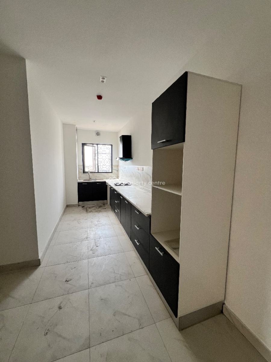 Luxurious Massive 3 Bedroom Apartment with Bq + Spool & Gym, Lekki Phase 1, Lekki, Lagos, Flat / Apartment for Sale