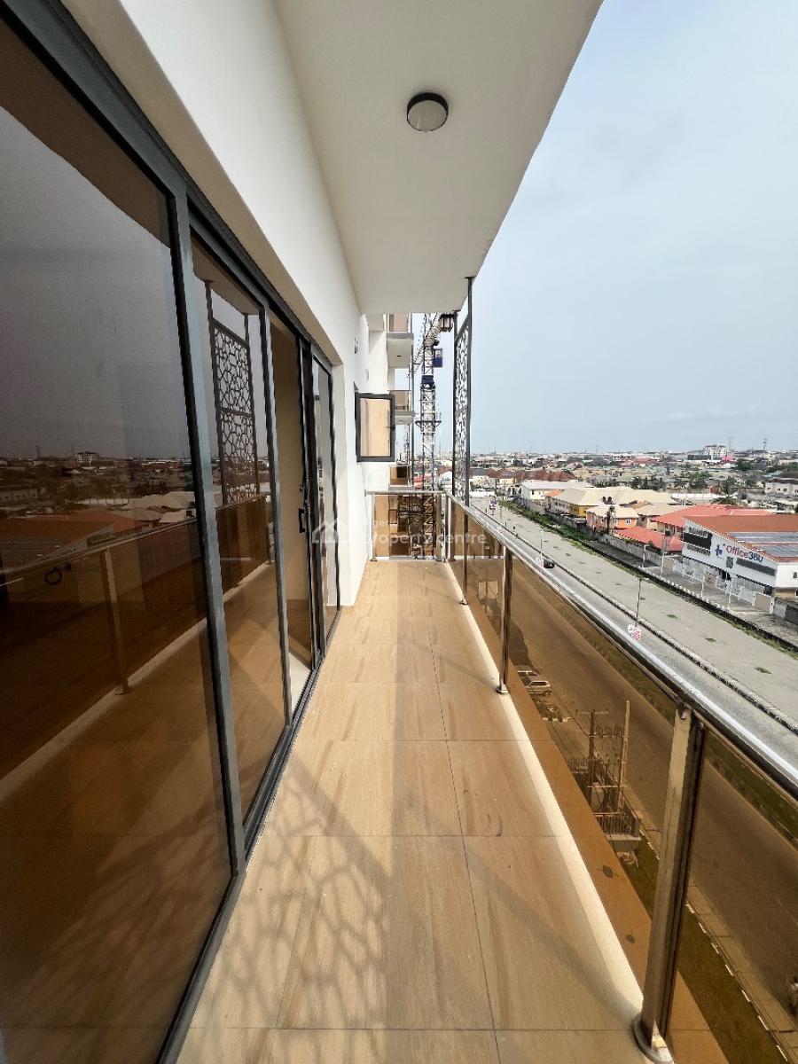 Luxurious Massive 3 Bedroom Apartment with Bq + Spool & Gym, Lekki Phase 1, Lekki, Lagos, Flat / Apartment for Sale