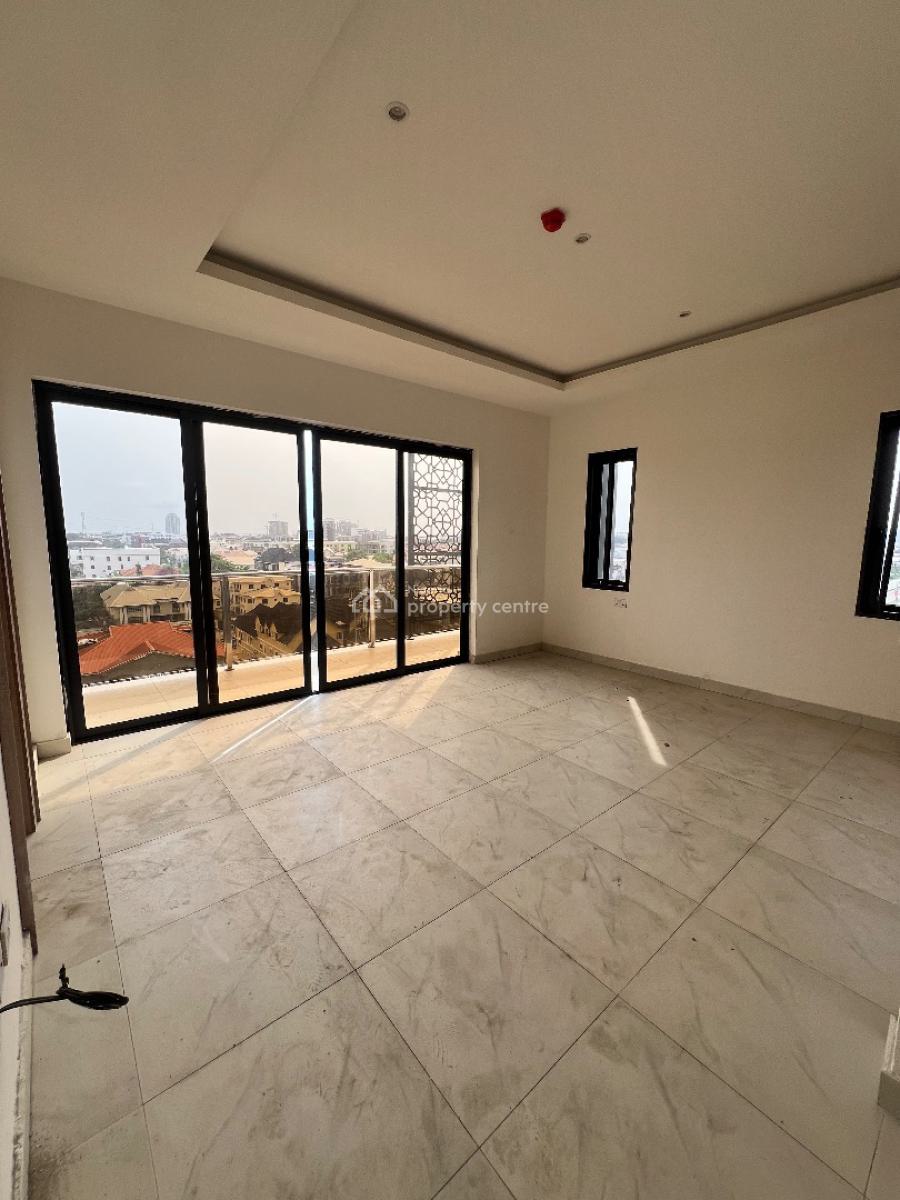 Luxurious Massive 3 Bedroom Apartment with Bq + Spool & Gym, Lekki Phase 1, Lekki, Lagos, Flat / Apartment for Sale