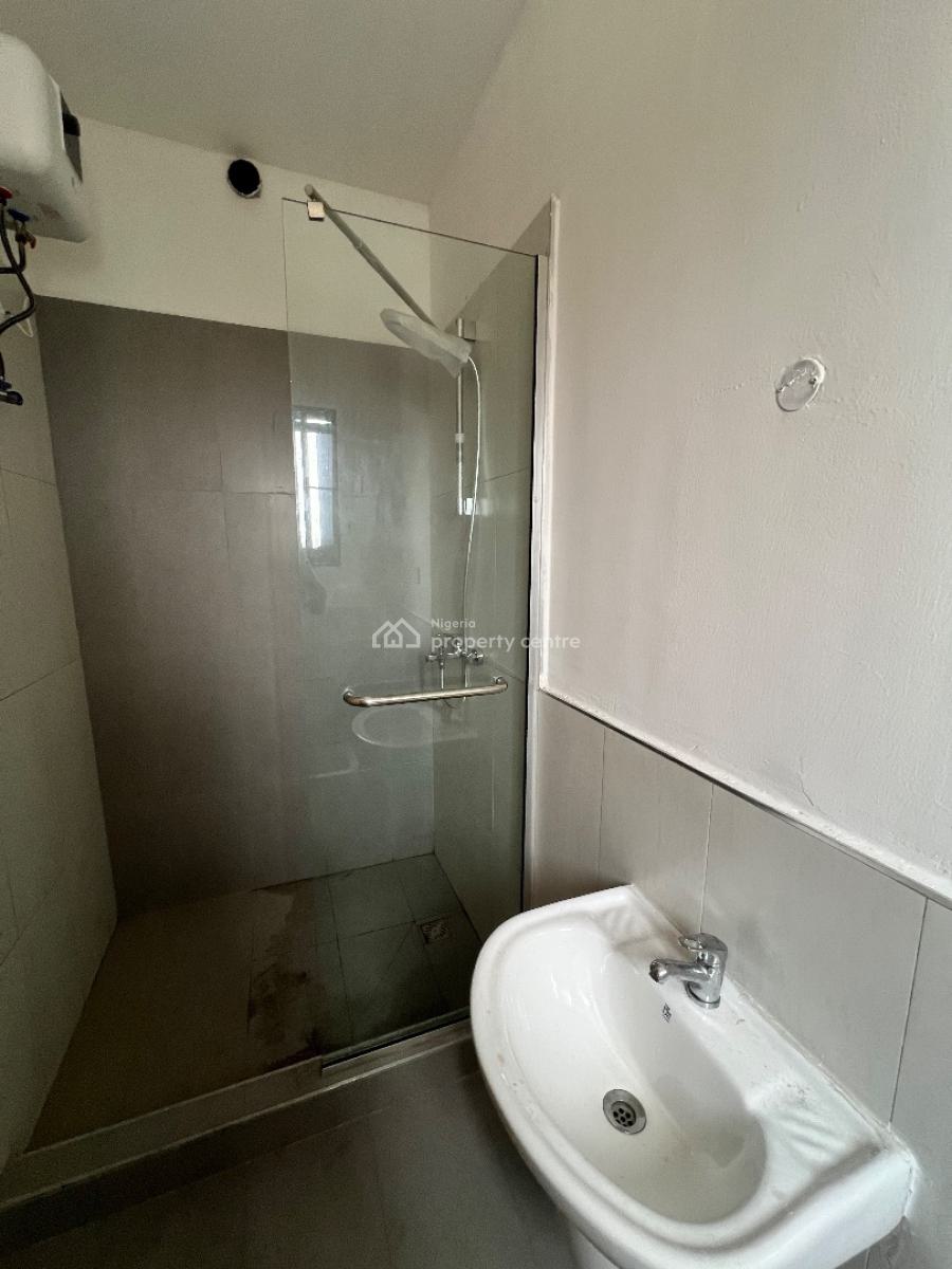 Luxurious Massive 3 Bedroom Apartment with Bq + Spool & Gym, Lekki Phase 1, Lekki, Lagos, Flat / Apartment for Sale