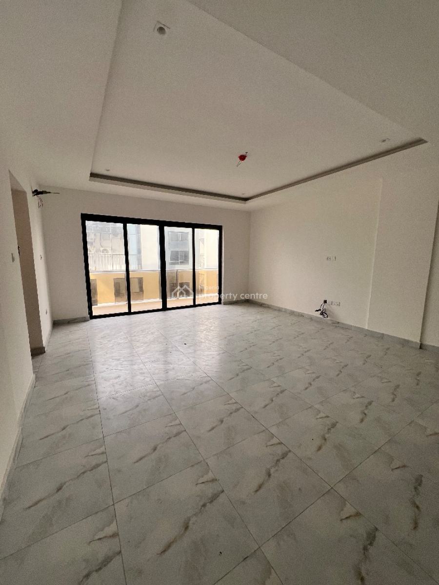 Luxurious Massive 3 Bedroom Apartment with Bq + Spool & Gym, Lekki Phase 1, Lekki, Lagos, Flat / Apartment for Sale