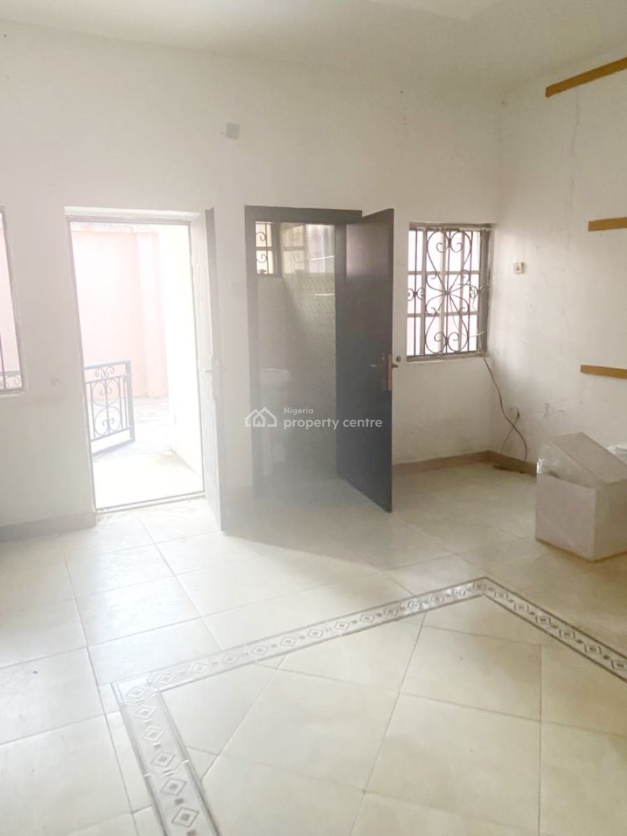 a Well Maintained Spacious 3 Bedroom Flat, Olowora, Omole Phase 2, Ikeja, Lagos, Flat / Apartment for Rent