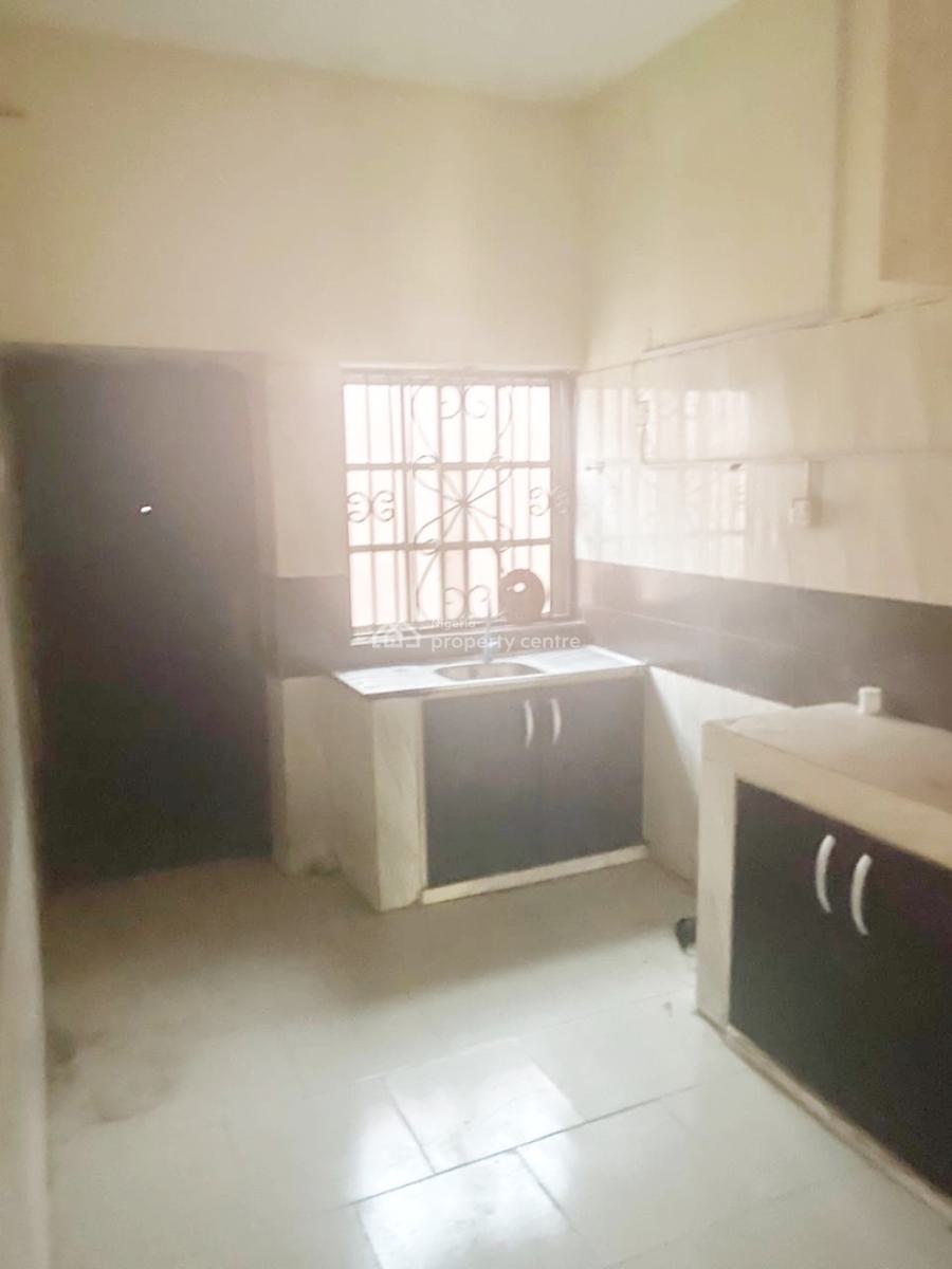 a Well Maintained Spacious 3 Bedroom Flat, Olowora, Omole Phase 2, Ikeja, Lagos, Flat / Apartment for Rent