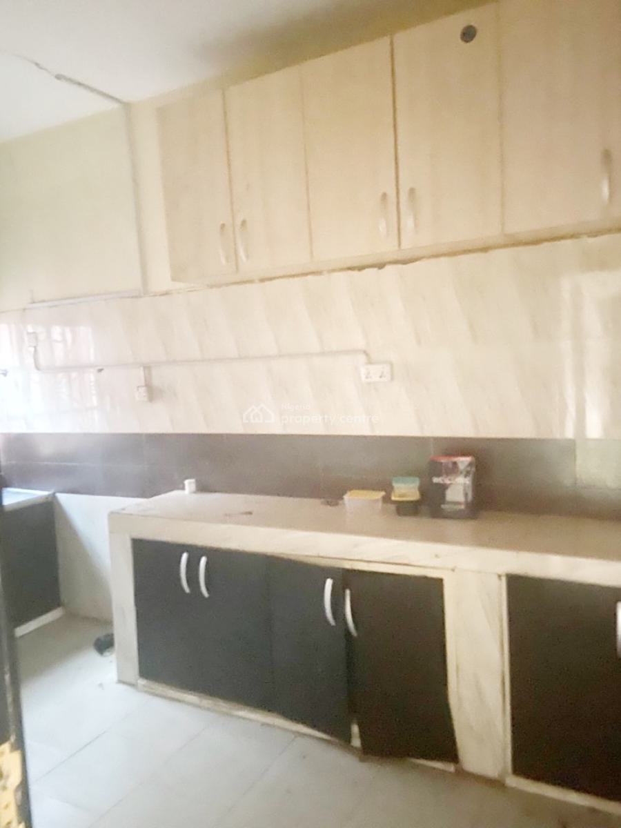 a Well Maintained Spacious 3 Bedroom Flat, Olowora, Omole Phase 2, Ikeja, Lagos, Flat / Apartment for Rent
