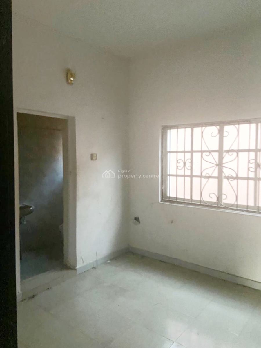 a Well Maintained Spacious 3 Bedroom Flat, Olowora, Omole Phase 2, Ikeja, Lagos, Flat / Apartment for Rent