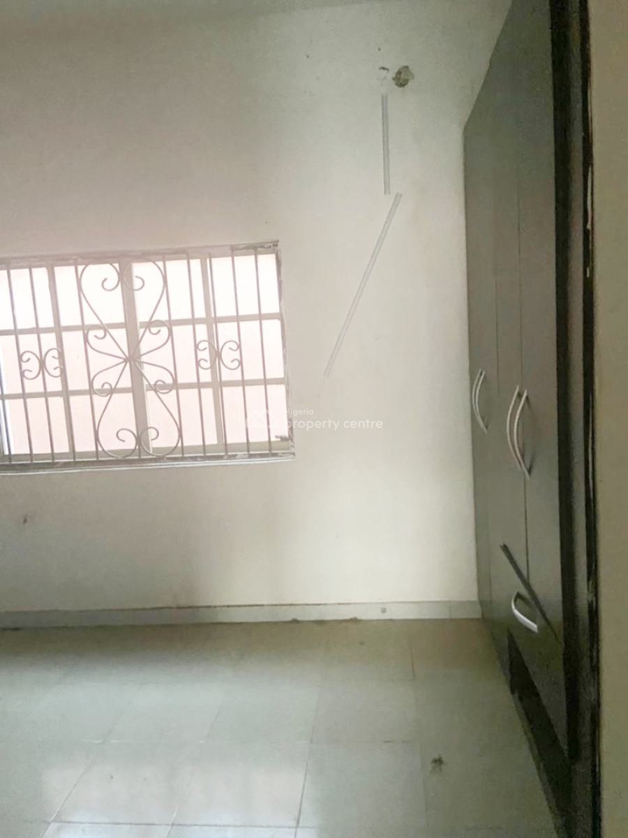 a Well Maintained Spacious 3 Bedroom Flat, Olowora, Omole Phase 2, Ikeja, Lagos, Flat / Apartment for Rent