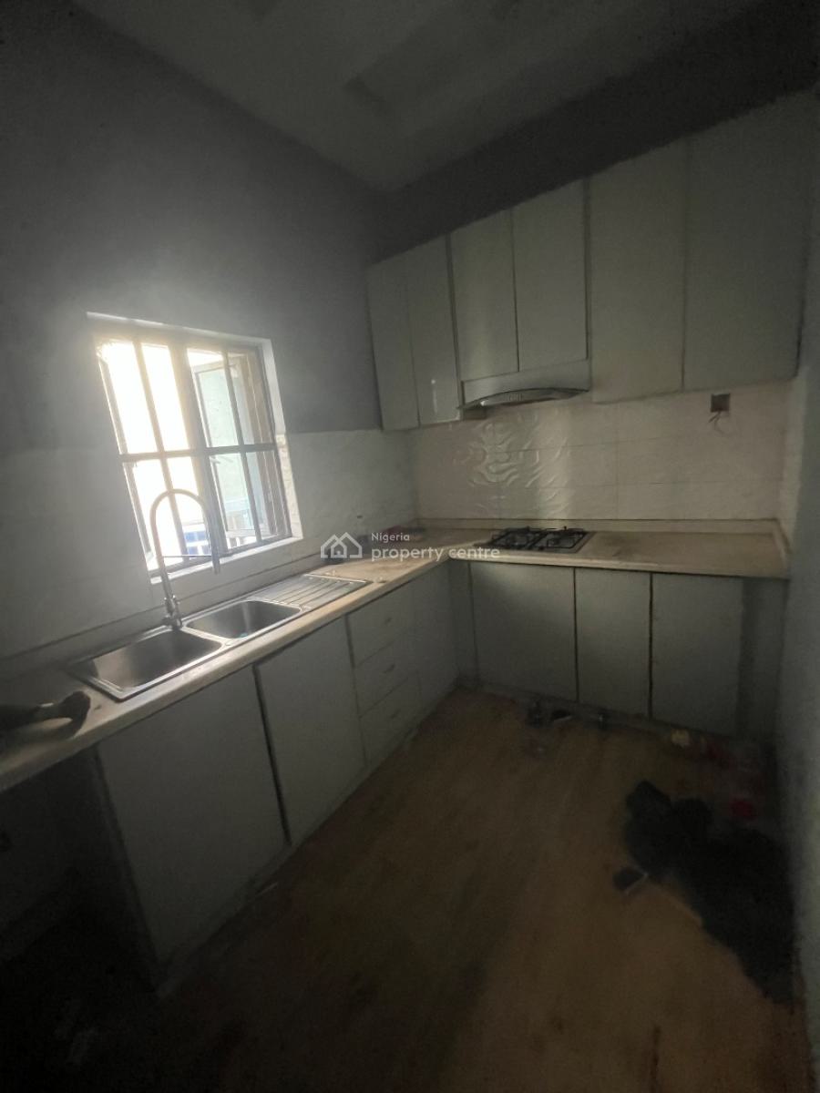 Very Spacious Luxury 2 Bedroom Flat Upstairs, Mobil Road, Ilaje, Ajah, Lagos, House for Rent