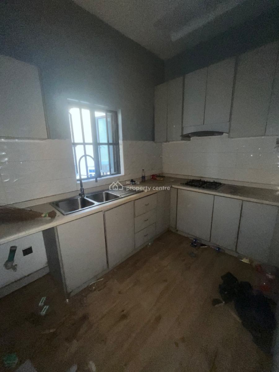 Very Spacious Luxury 2 Bedroom Flat Upstairs, Mobil Road, Ilaje, Ajah, Lagos, House for Rent