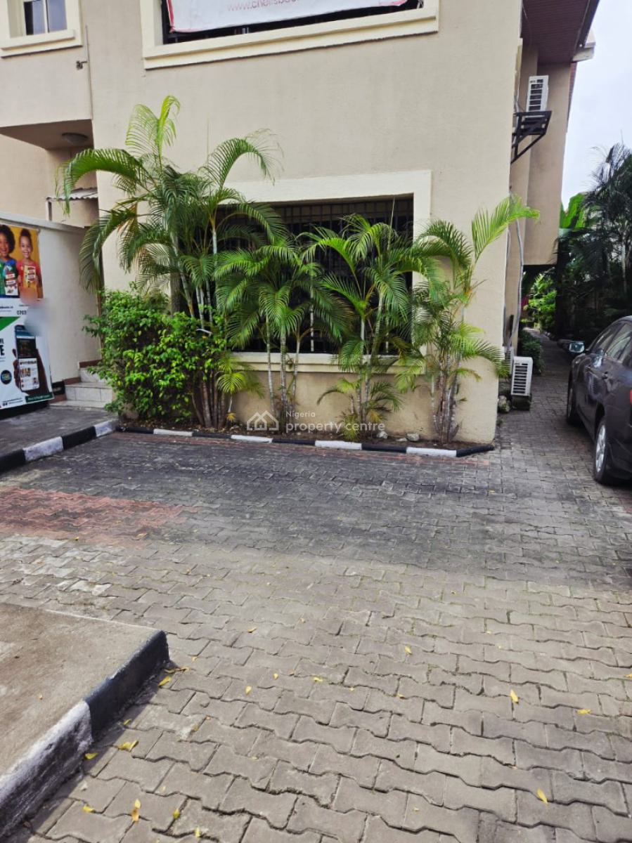 Spacious Commercial Upstairs 3-rooms Office Space, Lekki Phase 1, Lekki, Lagos, Office Space for Rent