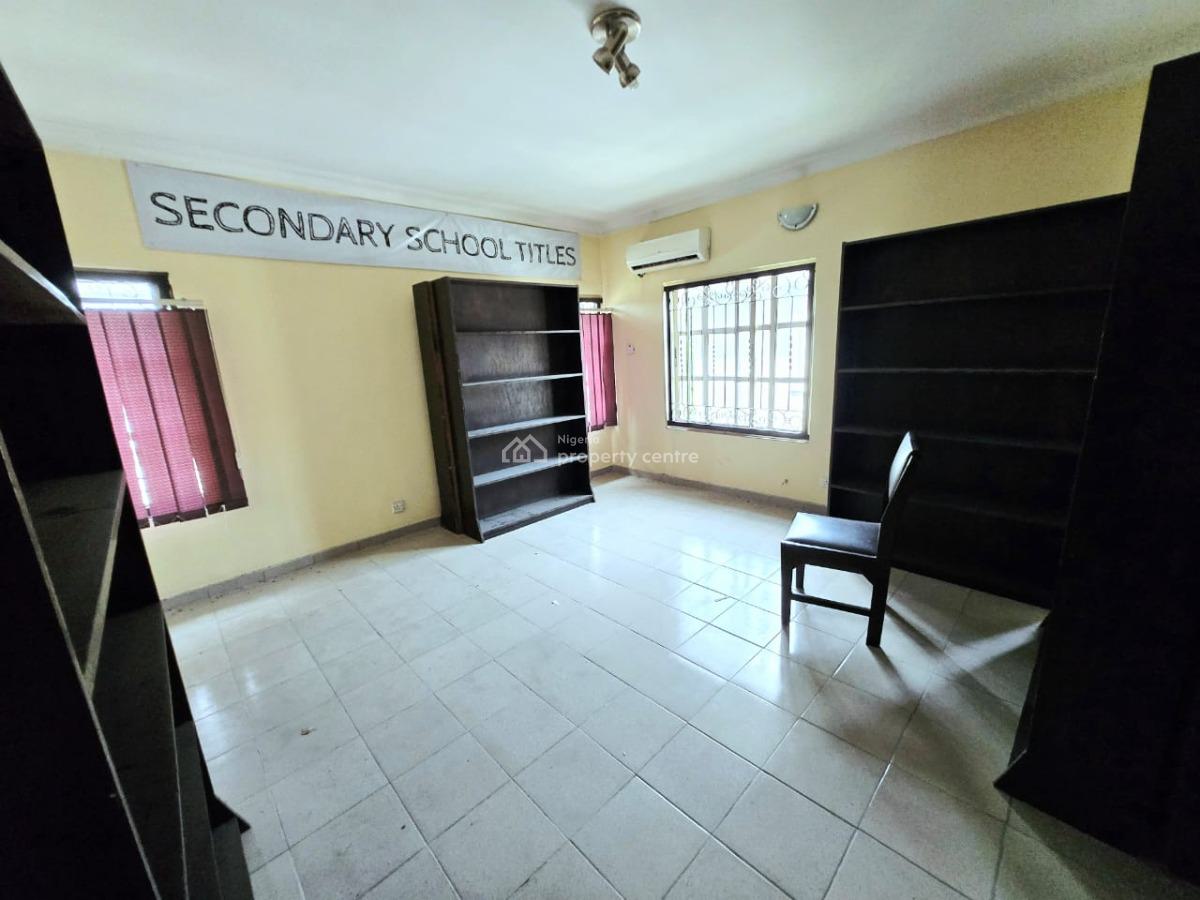 Spacious Commercial Upstairs 3-rooms Office Space, Lekki Phase 1, Lekki, Lagos, Office Space for Rent
