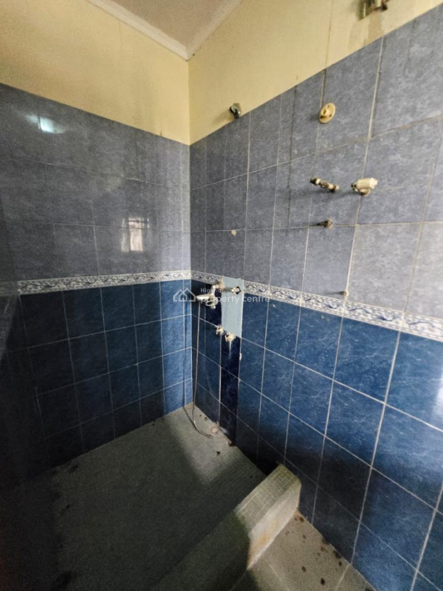 Spacious Commercial Upstairs 3-rooms Office Space, Lekki Phase 1, Lekki, Lagos, Office Space for Rent