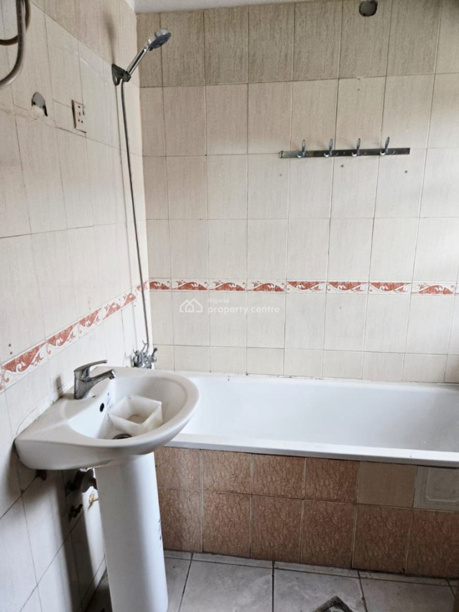 Spacious Commercial Upstairs 3-rooms Office Space, Lekki Phase 1, Lekki, Lagos, Office Space for Rent