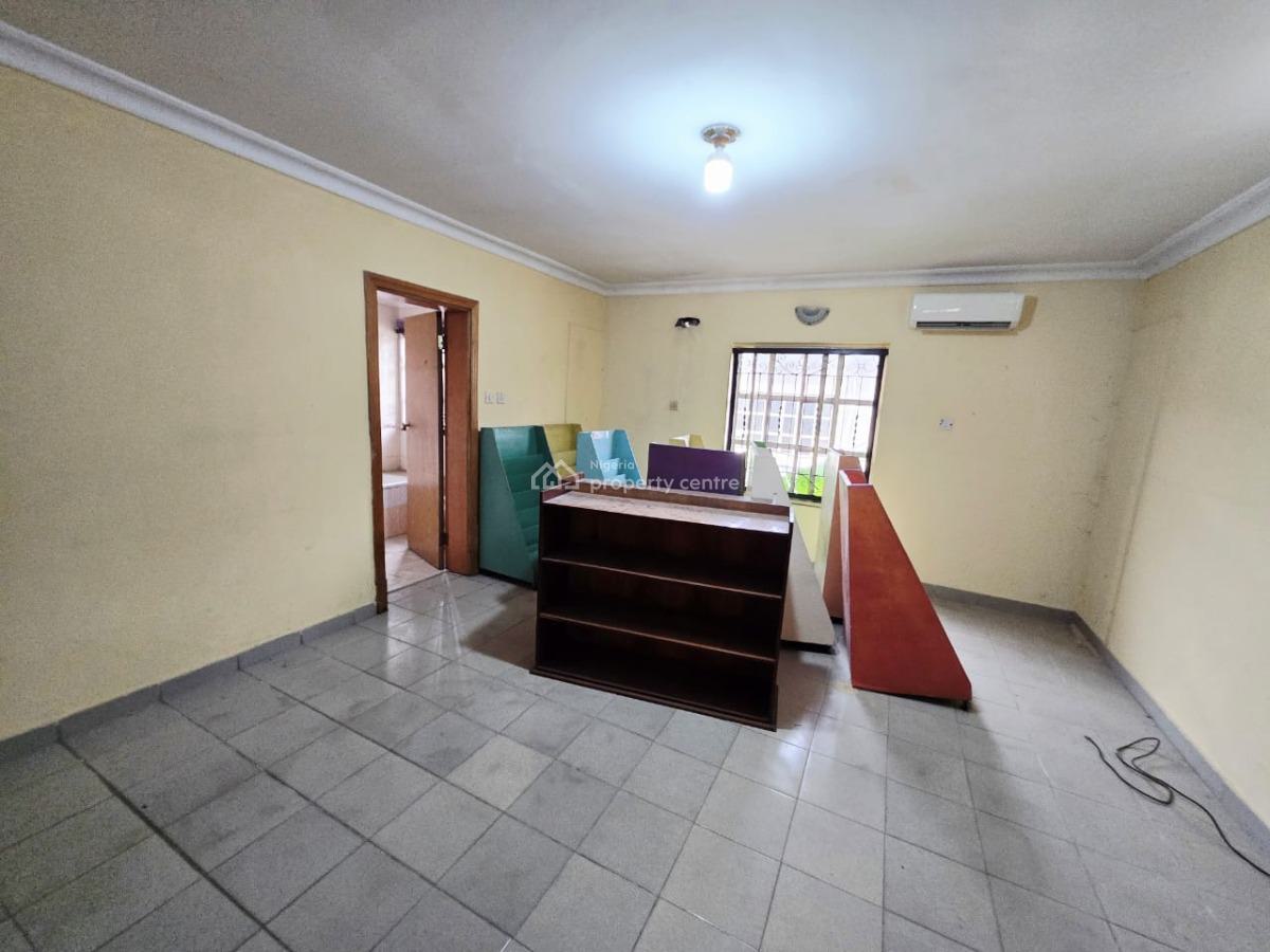 Spacious Commercial Upstairs 3-rooms Office Space, Lekki Phase 1, Lekki, Lagos, Office Space for Rent