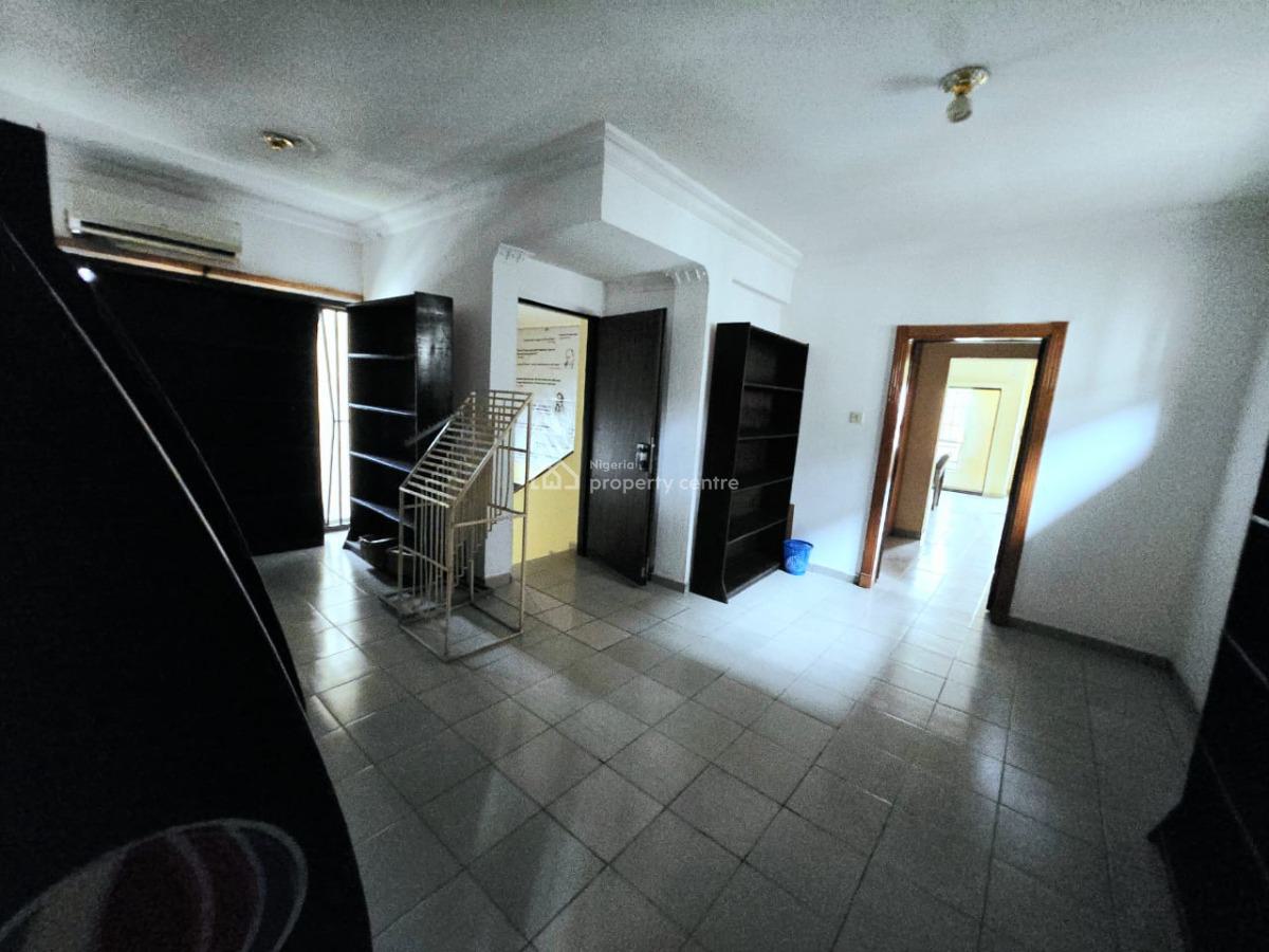Spacious Commercial Upstairs 3-rooms Office Space, Lekki Phase 1, Lekki, Lagos, Office Space for Rent