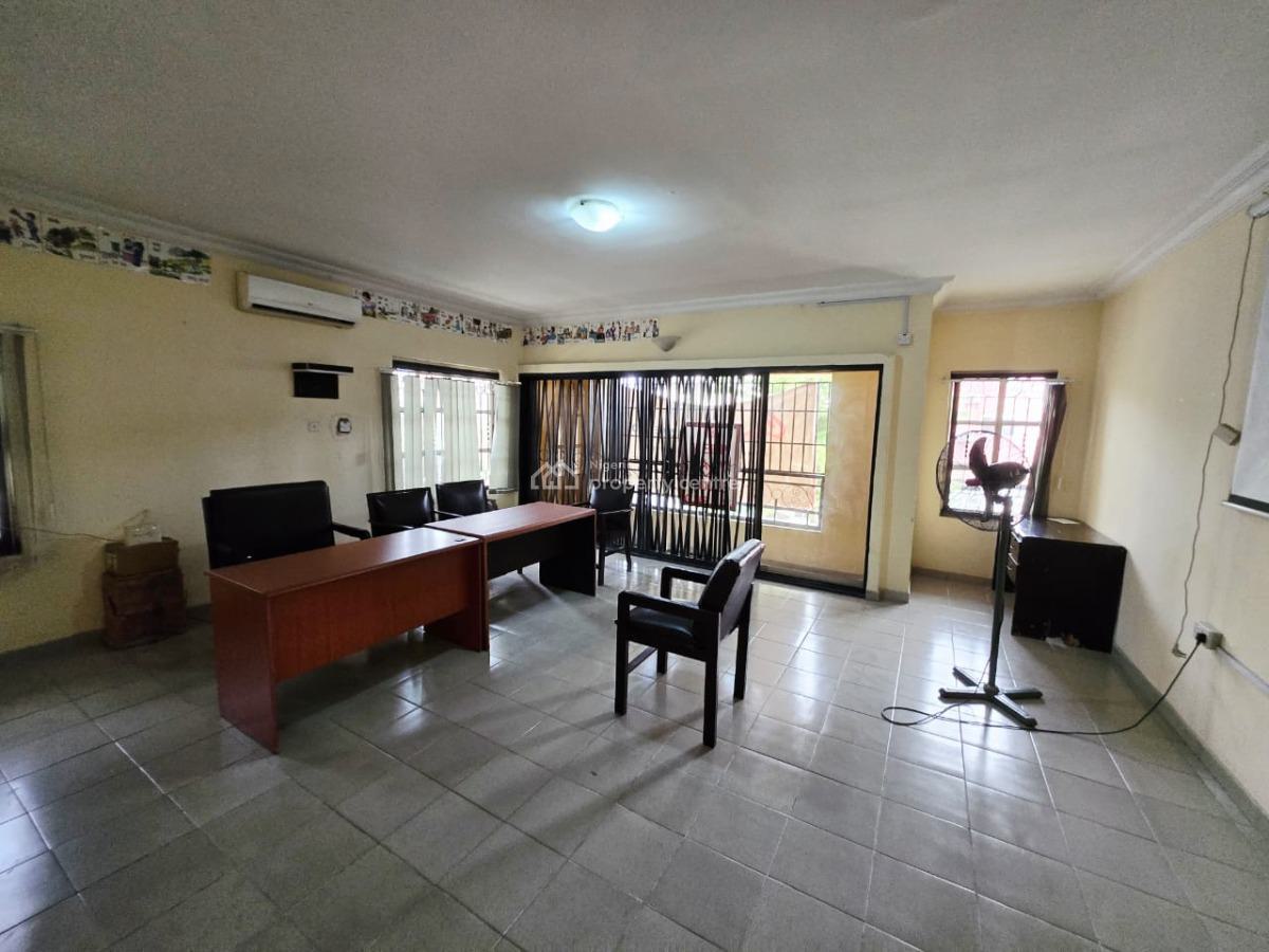 Spacious Commercial Upstairs 3-rooms Office Space, Lekki Phase 1, Lekki, Lagos, Office Space for Rent