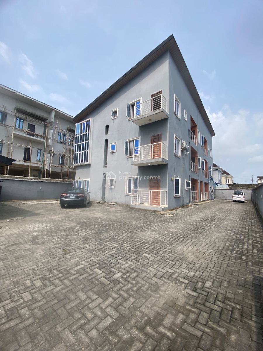 Spacious and Serviced Upstairs En Suite, Peninsula Garden Estate, Olokonla, Ajah, Lagos, Flat / Apartment for Rent