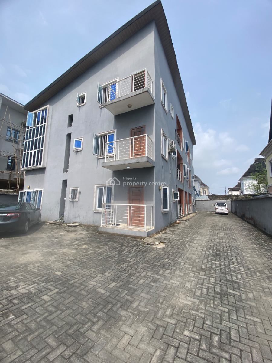 Spacious and Serviced Upstairs En Suite, Peninsula Garden Estate, Olokonla, Ajah, Lagos, Flat / Apartment for Rent
