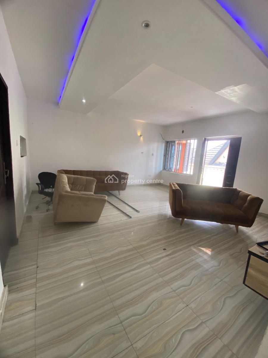 Spacious and Serviced Upstairs En Suite, Peninsula Garden Estate, Olokonla, Ajah, Lagos, Flat / Apartment for Rent